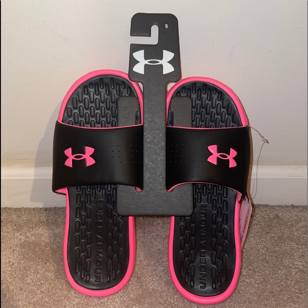 Under Armor slides women’s